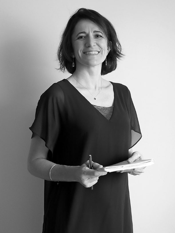 Portrait photo en noir et blanc de Florence Vedovato, directrice des opérations chez Codexa, société spécialisée en rédaction de comptes rendus de CSE